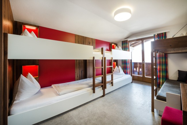 Mehrbettzimmer mit Stockbetten